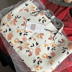 Indigo NWT cream and floral tote bag